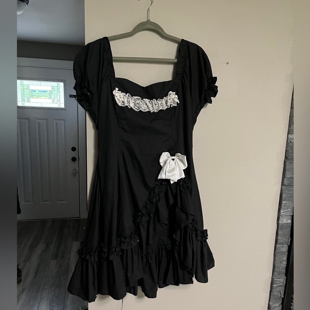 Gothic Lolita Plus Sized Puff Sleeves Dress with White Accents Lace Up Back